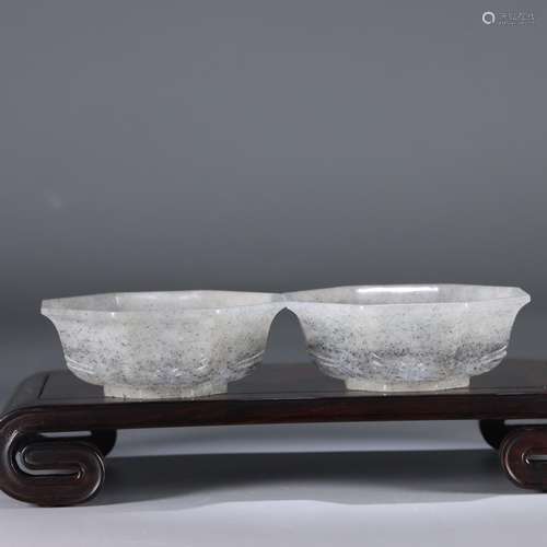 A pair of lungs: hetian jade blue eight arrises bowlSize: 9....