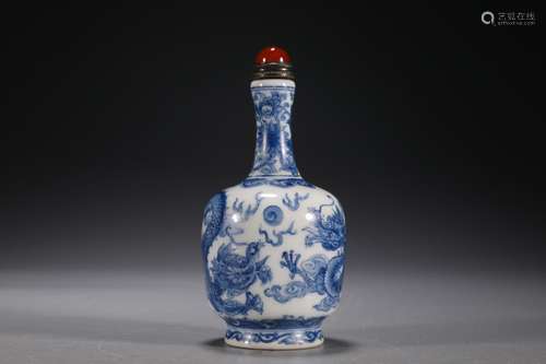 Blue and white dragon snuff bottlesSize: 4.6 x 9.1 cm weighs...