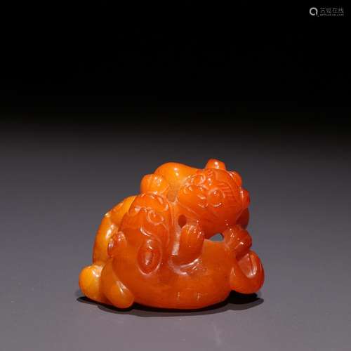 Acura beeswax double lion carvingsSpecification: 3.3 cm long...