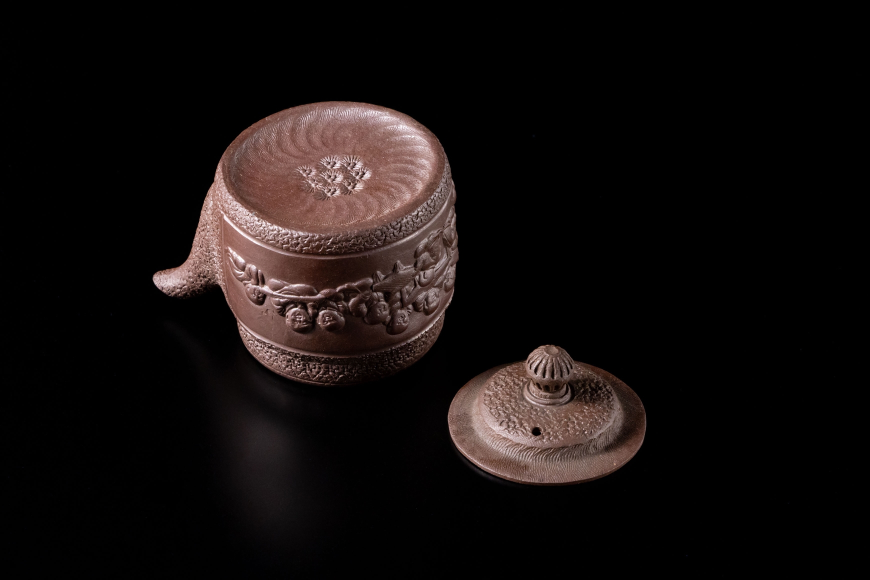 茶壺，煎茶道具，「晴壽堂造」在銘，時代物。-