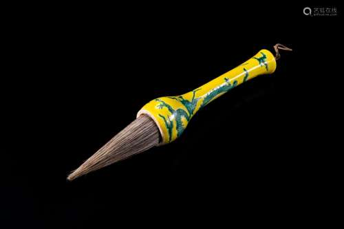 大明万历年制 黄釉龙纹瓷杆毛笔