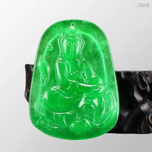 Beautiful Green Jade Kwan-yin Pendant