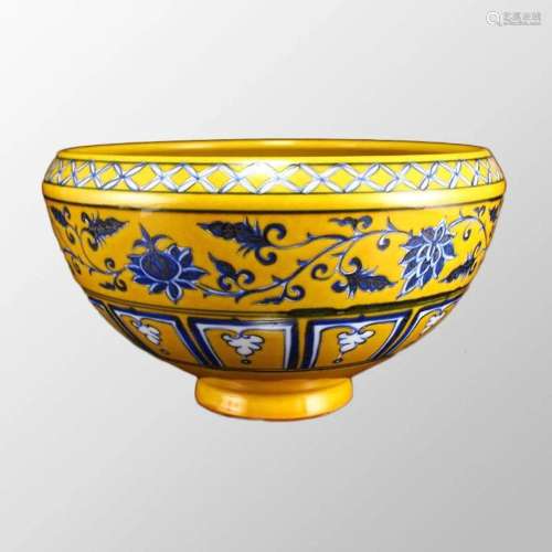 Chinese Yellow Ground Blue And White Porcelain Bowl