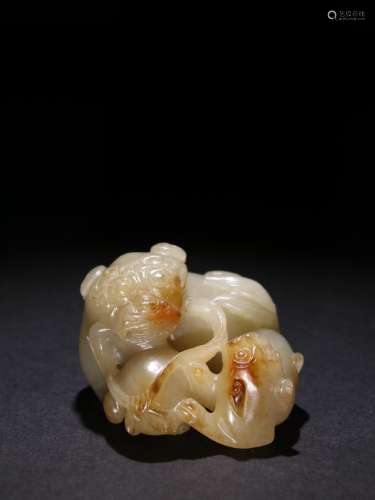 Old hetian jade lion Pacific carvings.Specification: high 3....