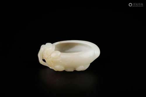 , hotan jade peach shape water jarSize: 9 x 6 x 3.5 cm weigh...