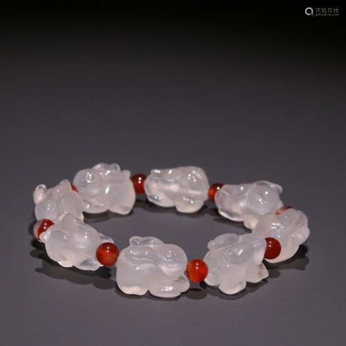 Agate carving on rabbit shape hand stringSpecification: bead...