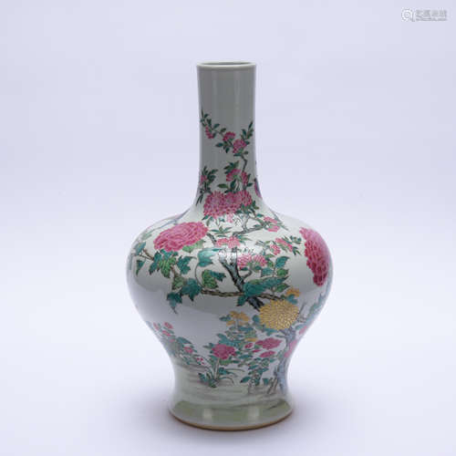 A Wu cai 'floral'  vase