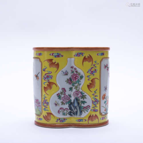 A famille-rose 'floral and birds' pen container