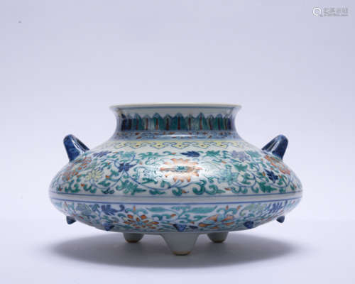 A Dou cai 'floral' jar