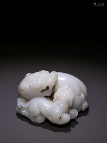 Hetian jade lion carvings.Specification: 4.5 cm high 7.2 cm ...