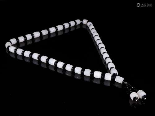 Hetian jade bead necklaceSpecification: 47 cm long X1.3 bead...