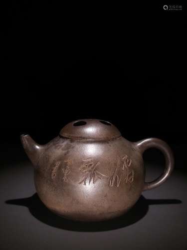 The old ceramic tea-pot.Specification: 9.5 cm high 16.5 cm w...