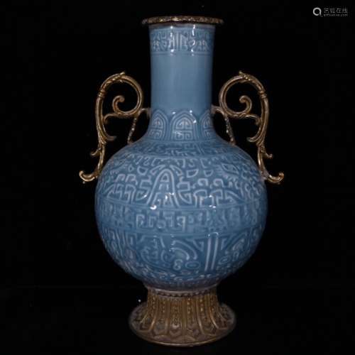 清乾隆天蓝釉雕刻包铜回流瓷瓶