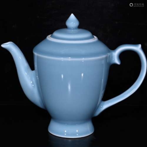 清乾隆天青釉茶壶