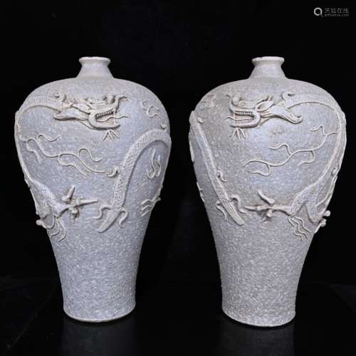 风化瓷雕刻龙纹梅瓶