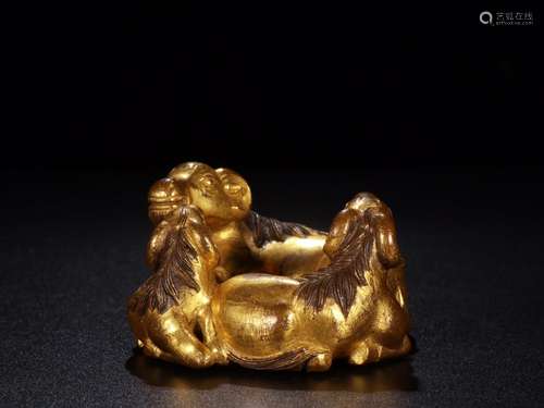 gold three Yang kaitai furnishing articlesSize 4.9 cm high 7...