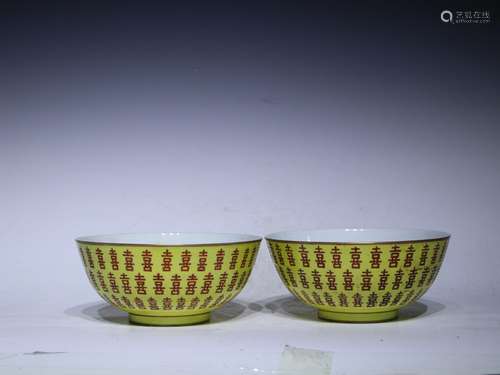 Pastel yellow to a pair of happy character bowl - 19 cm high...