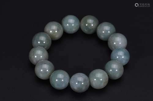 Series: natural jade handDiameter of 1.8 cm weighs 143.7 g