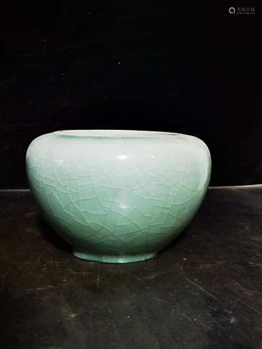 Pea green glazed pot