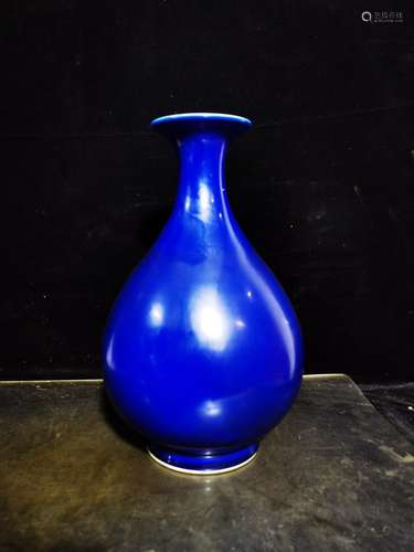 The blue glaze bottle a pair