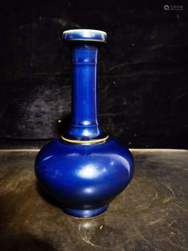 The blue glaze bottle