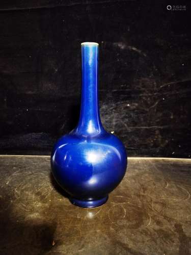 The blue glaze bottle a pair
