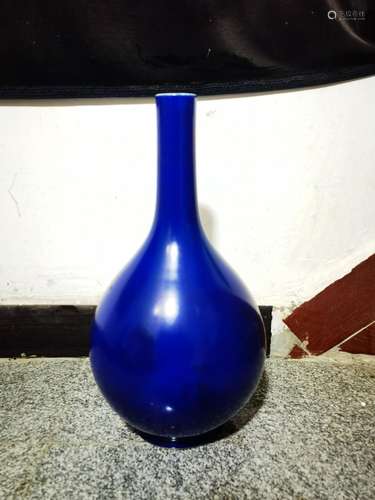 The blue glaze bottle a pair