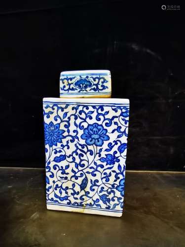 Blue and white cover pot