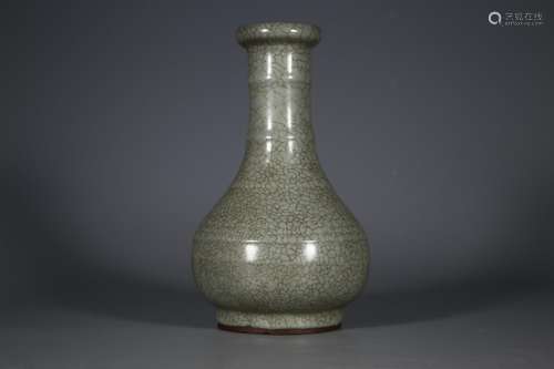 Kiln xuan wen bottle.Size: 24.8 cm, 7 cm diameter, bottom di...