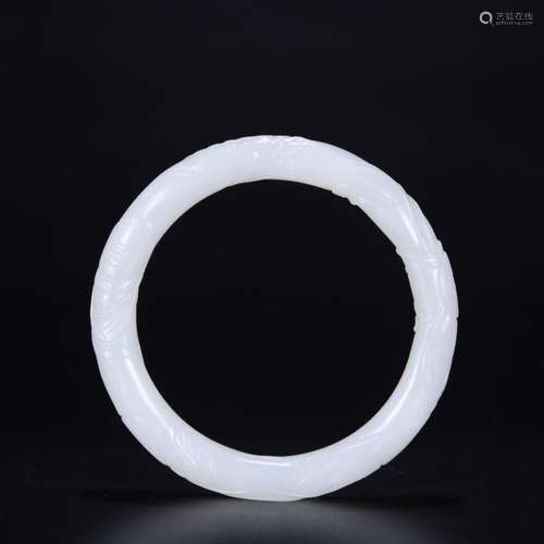 Hetian jade braceletInside diameter size 6 cm weighs 44 gram...