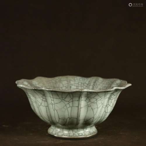 Elder brother kiln mouth bowl.High size 8 17 cm wide