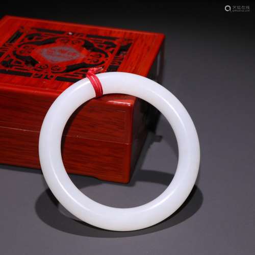 Hetian jade article round bracelet.Specifications: a thick 1...