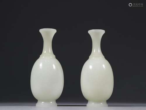 The finest jade net bottles of a pair.Specification: 12.6 cm...