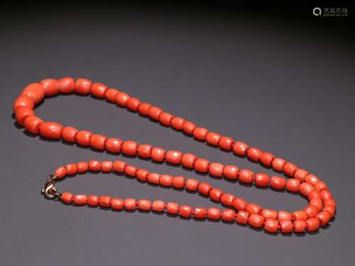 Momo coral necklace.Specification: bead diameter 1.1 cm weig...