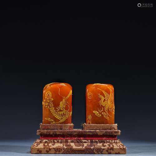 Seals, field-yellow stone in extremely good fortune of a cou...