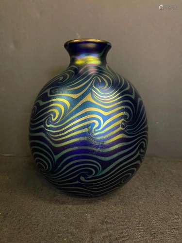 Beautiful Contemporary Signed Art Glass Vase