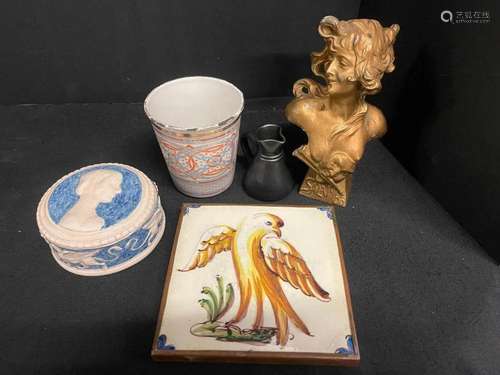 Mixed Lot incl. Bird tile in copper trivet, etc