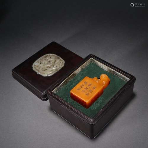 Field-yellow stone benevolent button seal.Specification: hig...
