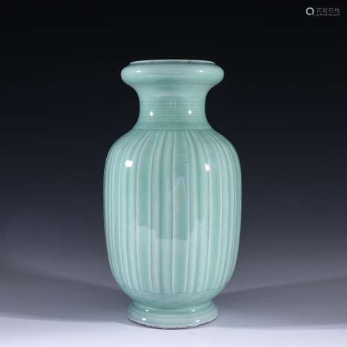 Pea green glaze bottleSpecification: 16 cm high, 30 cm diame...