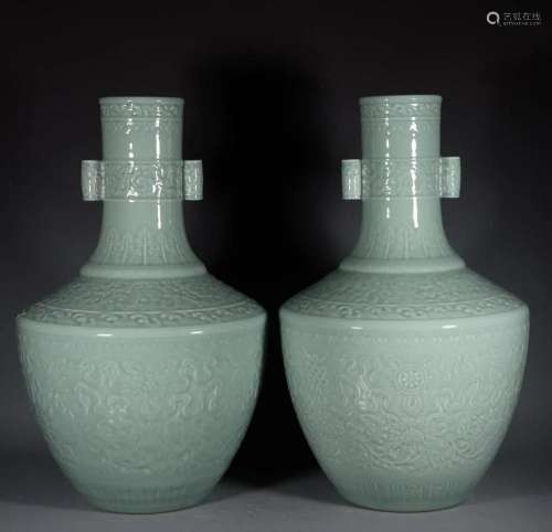In the Qing Dynasty, the bean-green glaze was carved with ei...