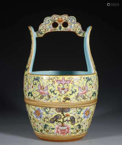 In the Qing Dynasty, the yellow bucket of tangled lotus