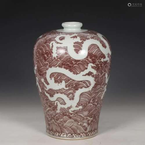 In the Ming Dynasty, the underglaze large plum vase with red...