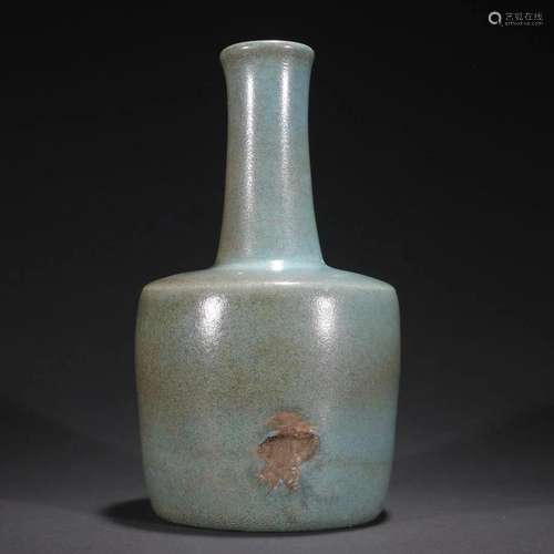 In ancient China, Ru kiln azure glaze mallet bottle