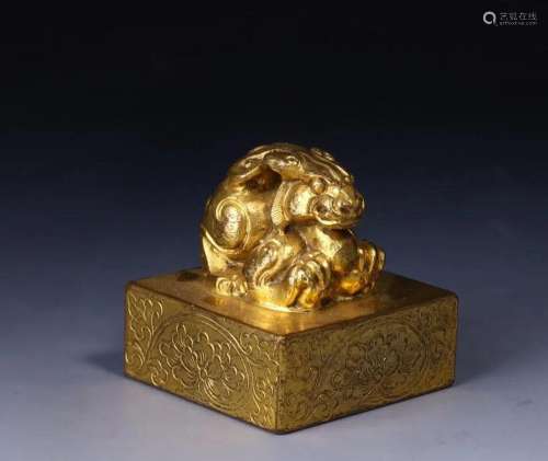 In ancient China, bronze gilded auspicious animal flower sea...