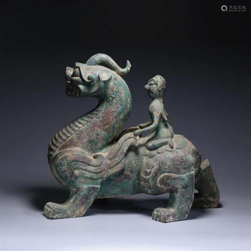 Bronze auspicious animal ornaments in ancient China