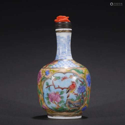 In the Qing Dynasty, porcelain flower-and-bird snuff bottle