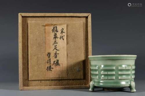 In ancient China, Longquan powder-glazed eight-diagram three...