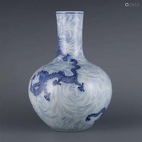 In the Qing Dynasty, the blue and white sea water dragon pat...