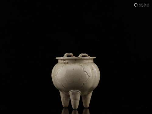 The oldporcelain incense burner with three legsSize: 19 cm d...