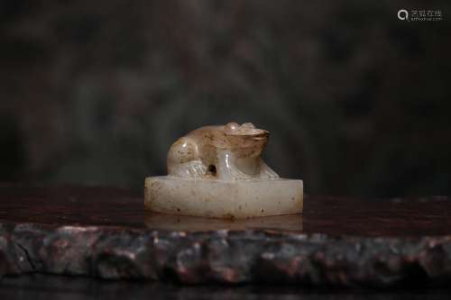 : hetian jade frog toggle sifang printing24.7 grams of width...